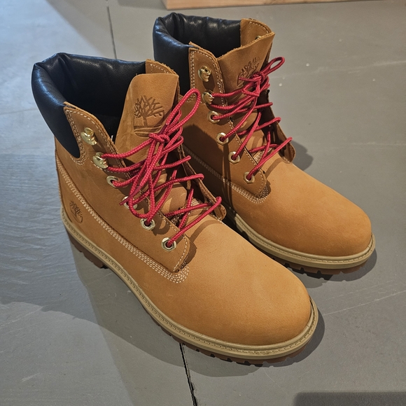 Timberland Shoes - Timberland Women's Tan Boots with Red Laces